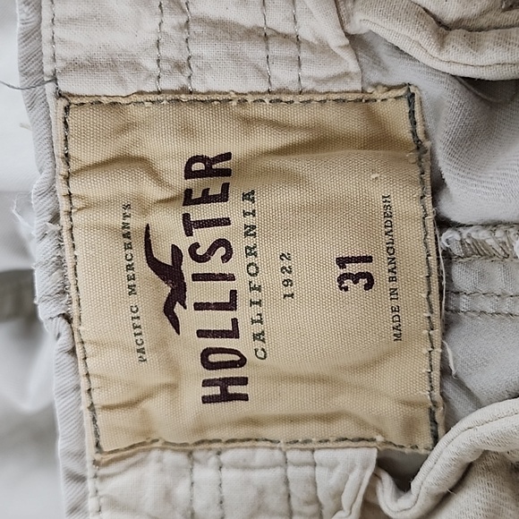 Hollister khaki flat front button fly Bermuda shorts Size 31 light distressing - Picture 8 of 9